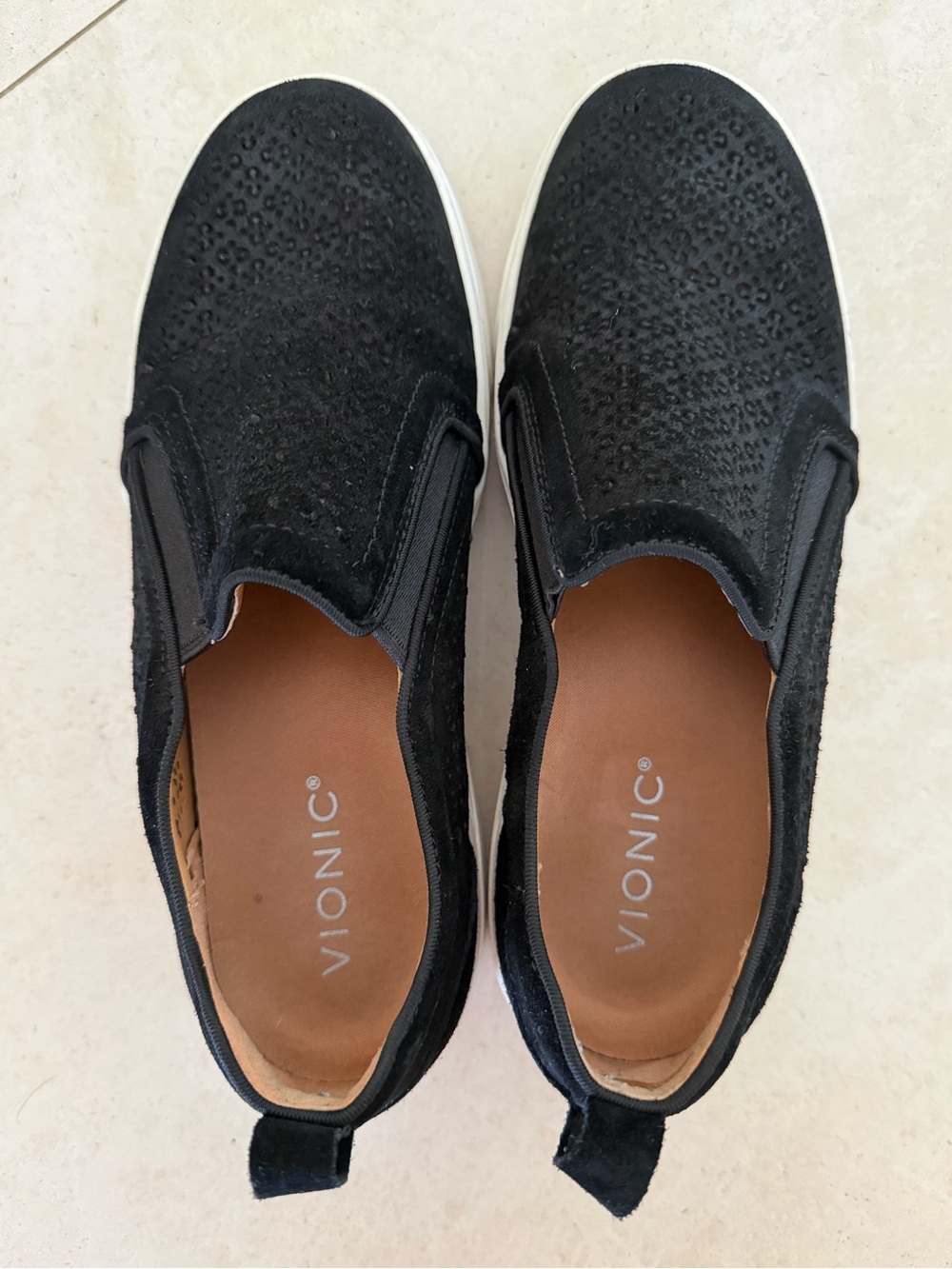 Vionic Kimmy Perf Sneaker size 8
